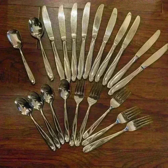 Edgartown By REED & BARTON Stainless Select Flatware 23 pieces - Picture 1 of 5
